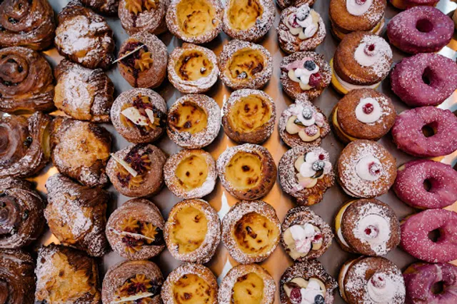 Bouffant 'The Bakery' Its Always Sunny