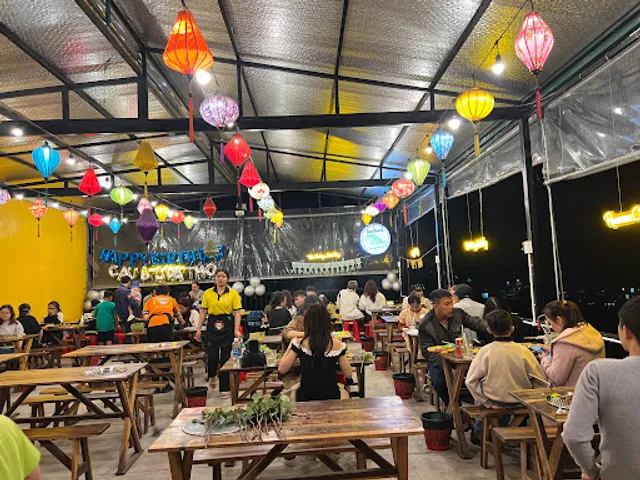 TIỆM NƯỚNG MÀU VÀNG