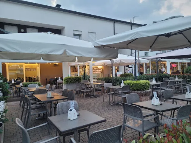 TOZZI Gelateria Pasticceria Caffetteria