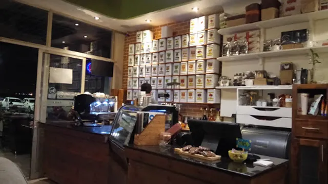 Cafe Tress & Tea Bar