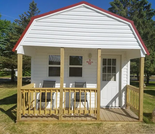 Tiki Beach Resort Rentals on Kettle Moraine Lake