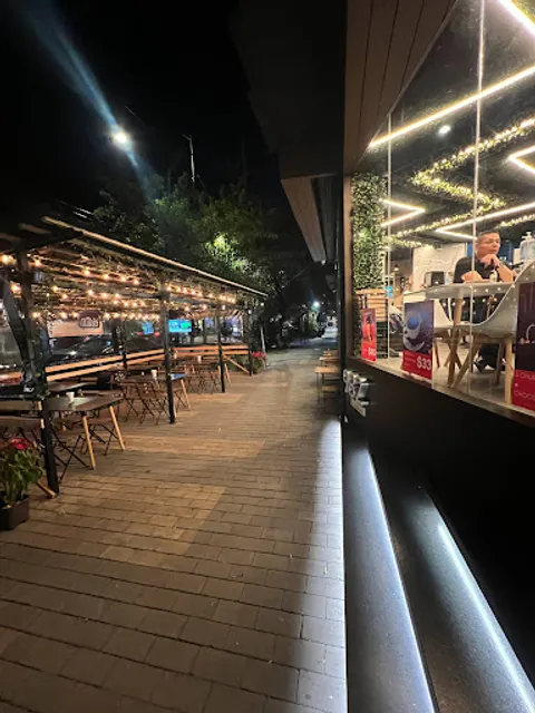 Dos Tapas Charcutería & Cervecería