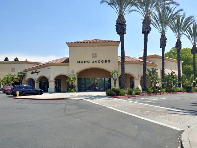 Marc Jacobs - Camarillo Premium Outlets