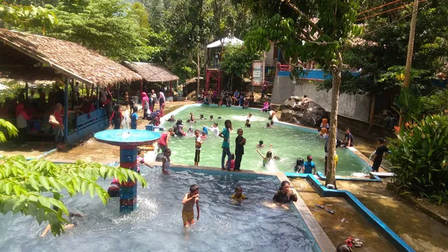 Wisata Alam Salu Pajaan