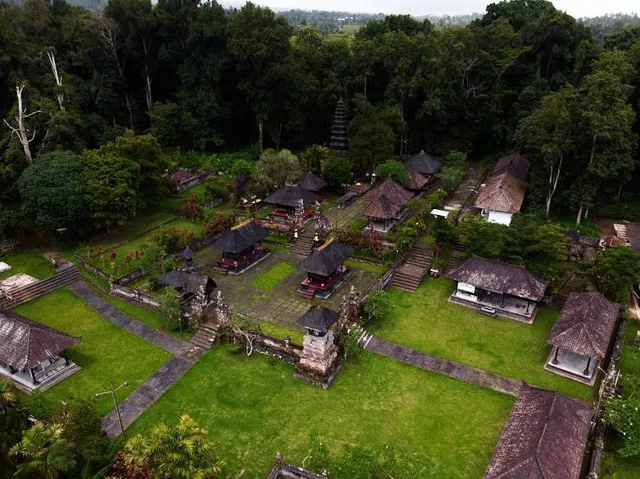 Luhur Besikalung Temple
