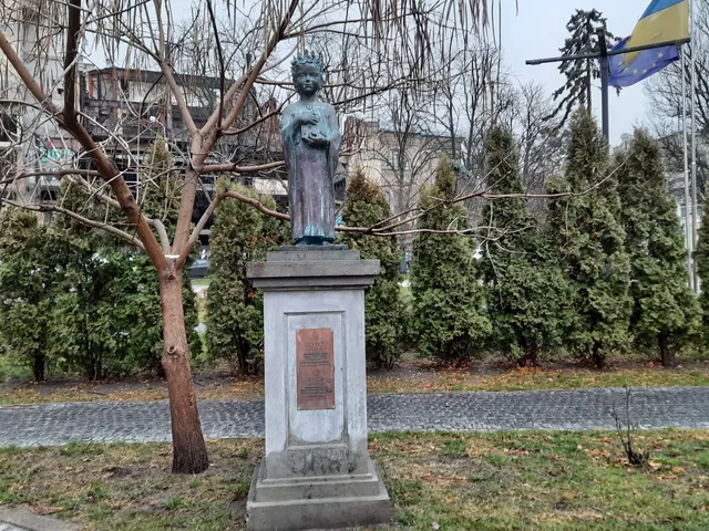 Anna Yaroslavna Monument