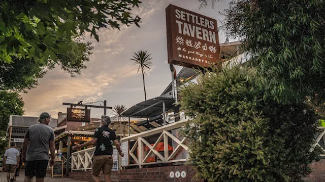 Settlers Tavern