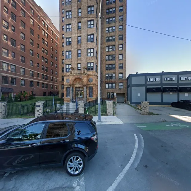 8925 E Jefferson Ave