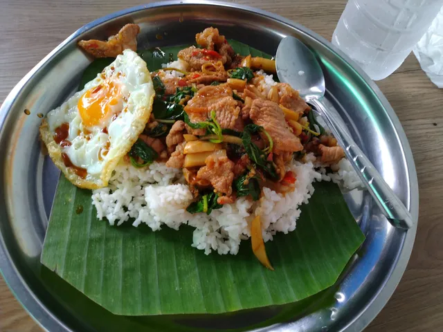 ก๋วยเตี๋ยวไก่มะระก้องภพ