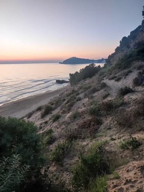 Falesia della spiaggia dell'Arenauta