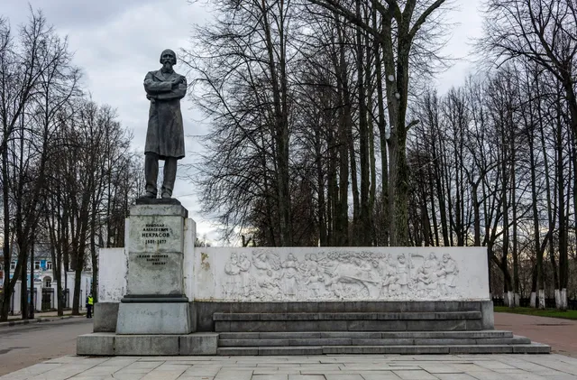 Pamyatnik N.a. Nekrasovu
