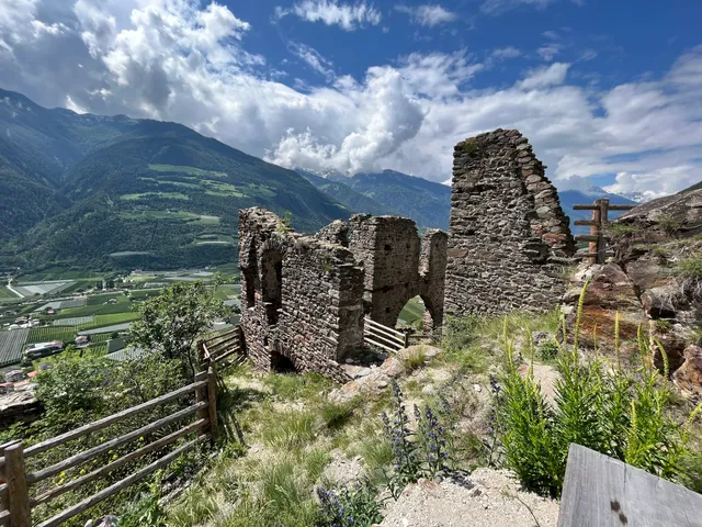 Rovine del Castello di Colsano Alta