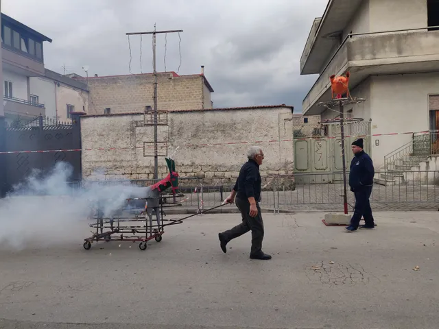 Festa di Sant'Antuono: le battuglie di pastellessa, i carri di Sant'Antuono e i bottari di Macerata Campania