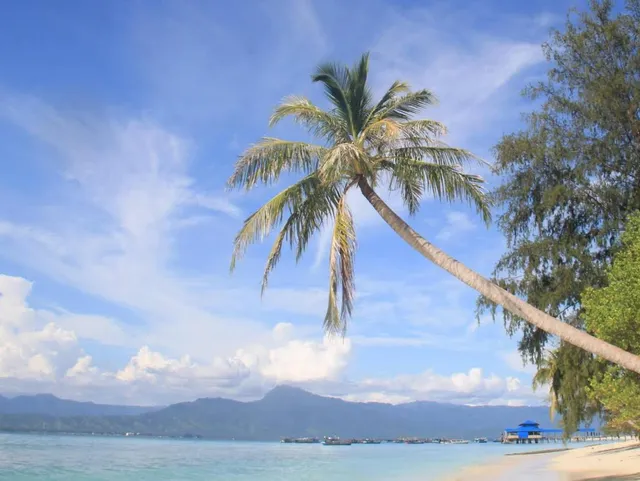 Pantai sitiris tiris