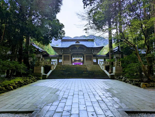 Yahiko Shrine Suishin Gate