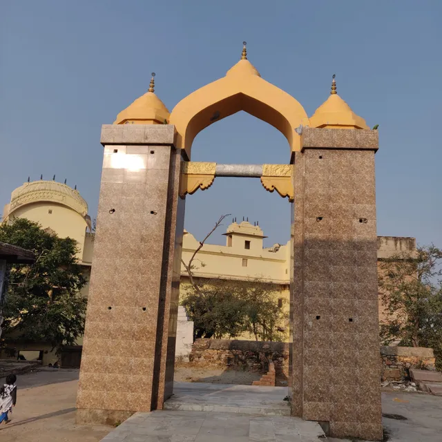 Dan Bihari Temple, Barsana