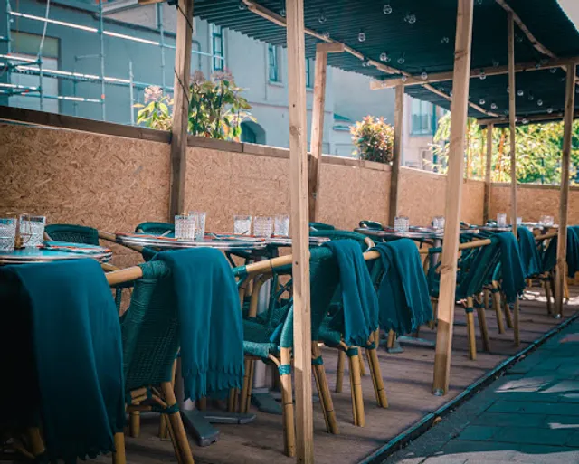 Tchin-Tchin EAT DRINK AND SING