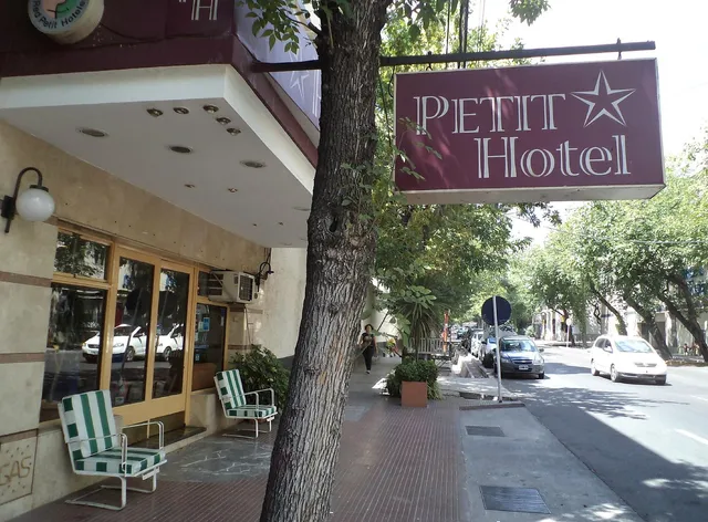 Hotel Petit