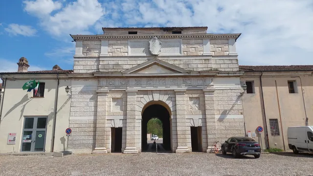 Porta Giulia