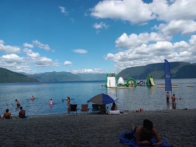 Playa Las Hadas, Lago Colico