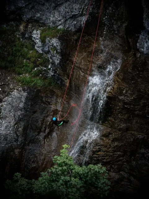 Air Merambat Roro Kuning Bajulan