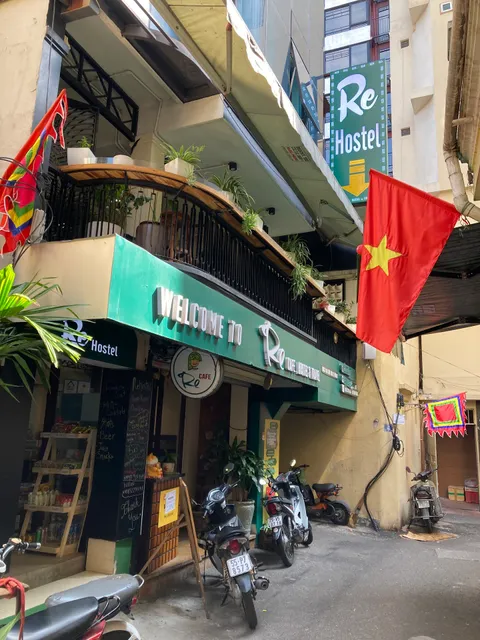 Re Hostel, Re Hotel
