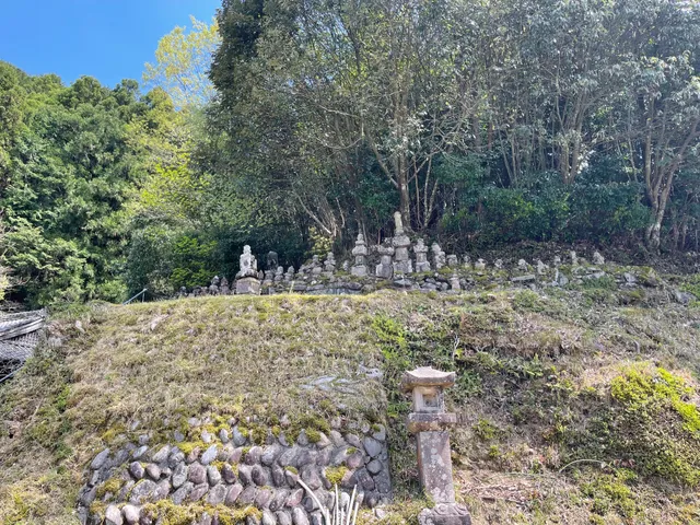 Six-Generational Taira (Heike) Clan Gravesite