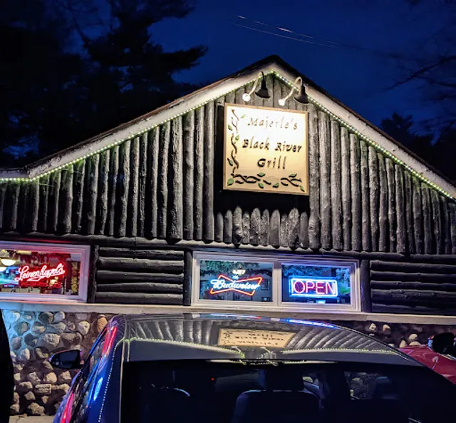 Majerle's Black River Grill