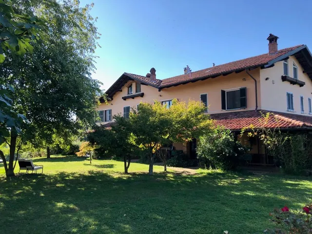 Farmhouse Cascina Papa Mora