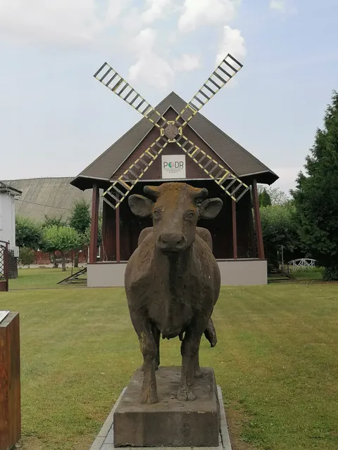 Pomnik Krowy Rekordzistki w Starym Polu