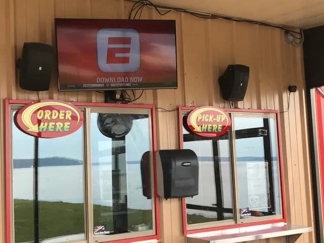 Rhett's Tails & Shells