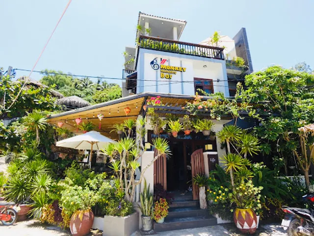 Monkey Homestay & Bar - Pizza & Cocktails