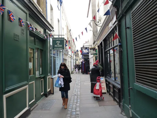 Ben Oakley Gallery online & pop ups for now