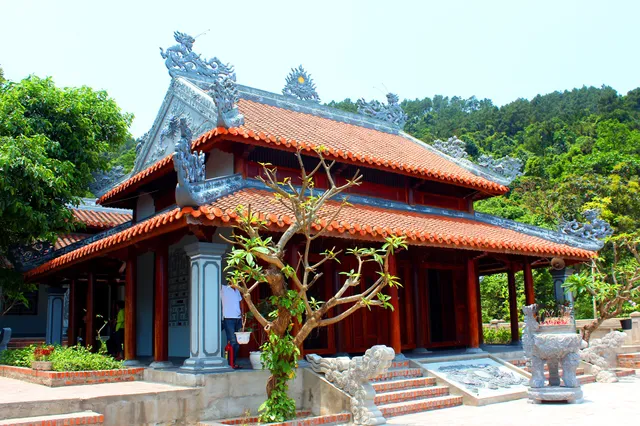 Temple Song Son