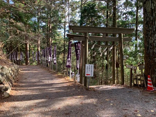 Kumano-Gongen Okunomiya Rear Shrine - Tamaki Shrine Entrance Approach