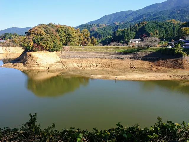 Kurahashitameikefureai Park