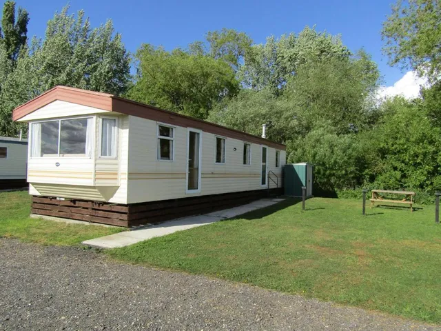 Fenlake Fishery and holiday accommodation