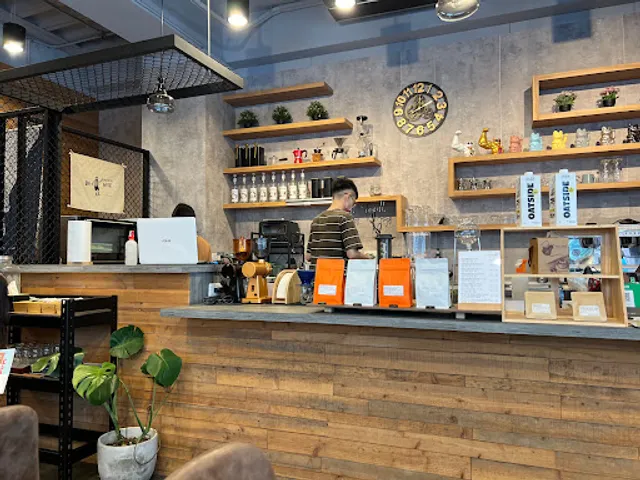 Weeee Café（不接待10歲以下孩童)（手沖/冰滴/1+1/早午餐/甜點/咖啡豆/活動包場/LINE:@302uwwec可訂餐）