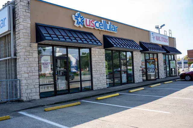 Authorized Retailer UScellular & T-Mobile