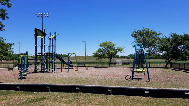 Clarendon Community Center Park