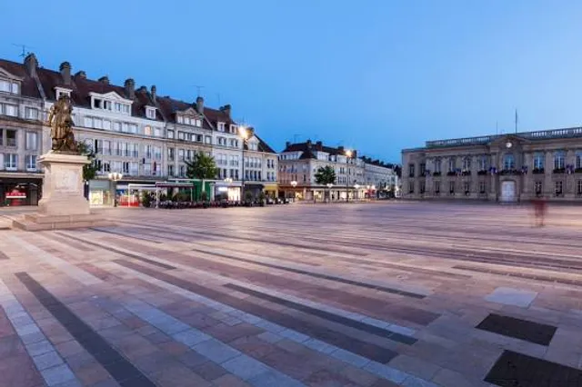 Statue of Jeanne Hachette