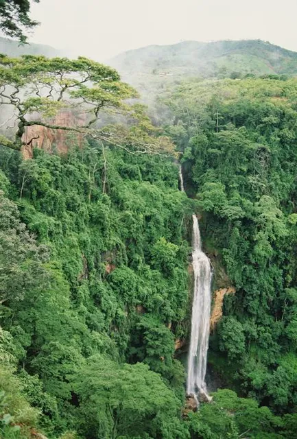 Manchewe Waterfalls (Chipopoma)