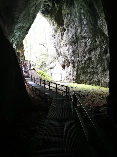 Zgurăşti Cave