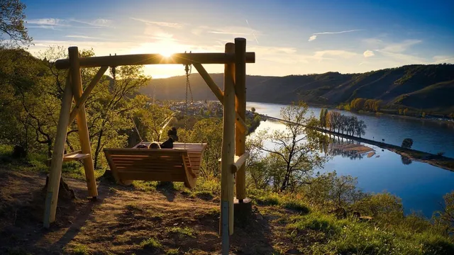 Rheinschaukel am Langhalsweg
