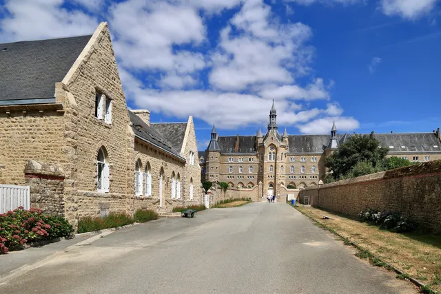 Abadía San Miguel de Kergonan - Benedictinas