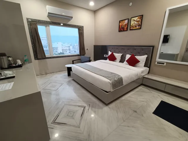 Hotel Shri Anand Dham - 125 mts away from the temple