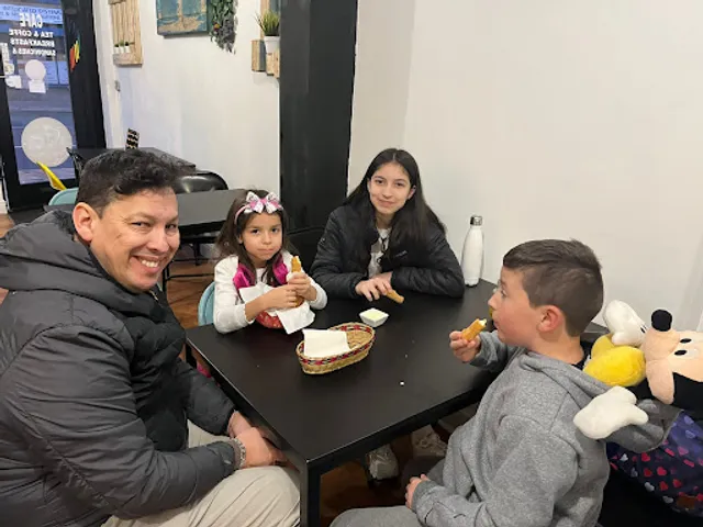 LosChamosuk (Elephant & Castle)