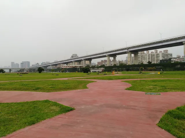 Guangfu Birdwatching Riverside Park