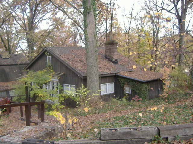 The Little Loomhouse