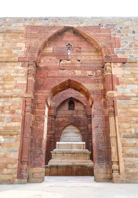 Sultan Shamsuddin Iltutmish Tomb